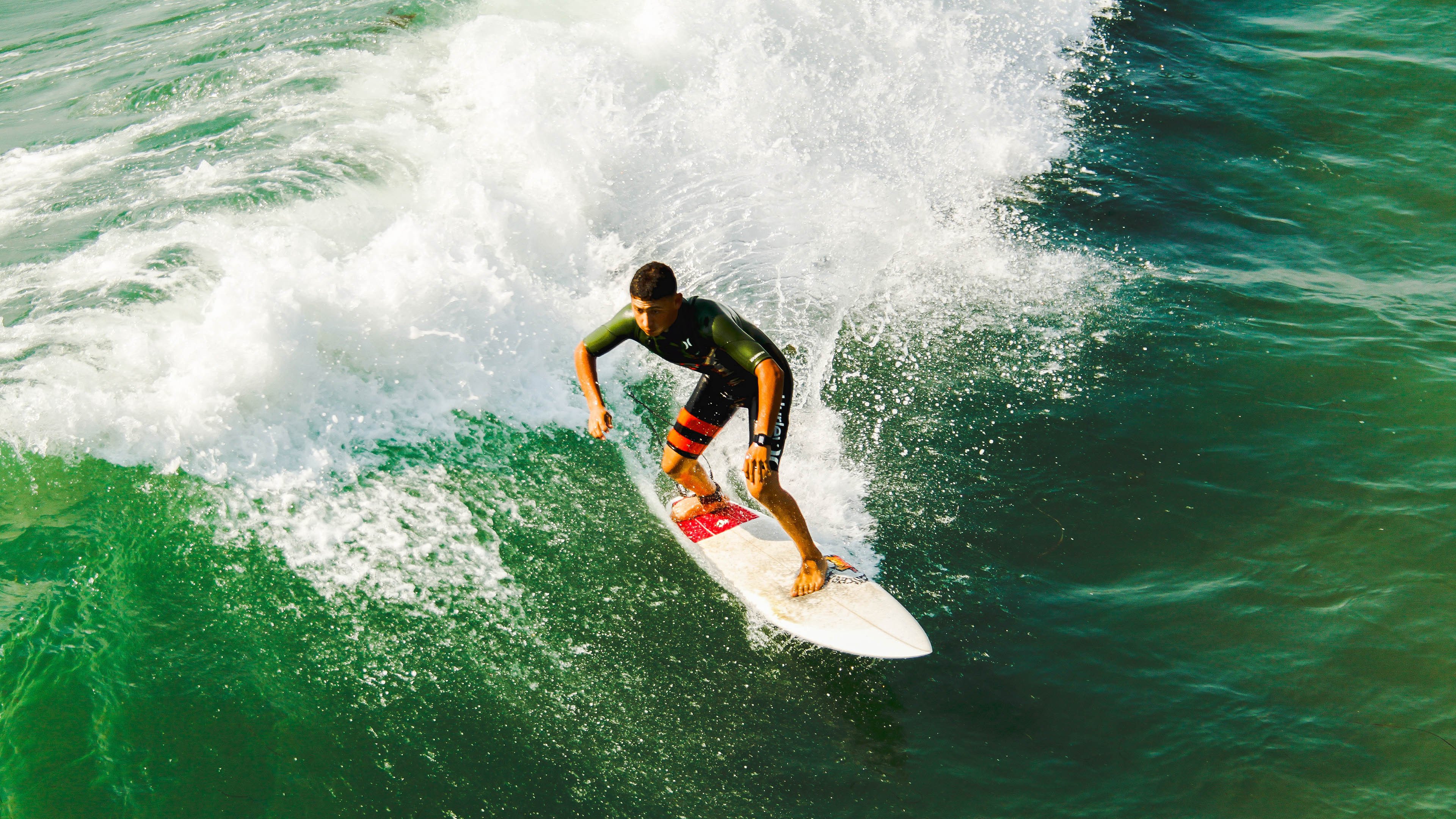 梅西第八次捧起金球奖 刷新历史纪录再创足坛传奇